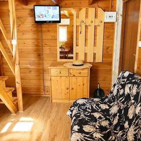 Hébergement de vacances For 4 People With A Swimming Pool, Dziwnówek